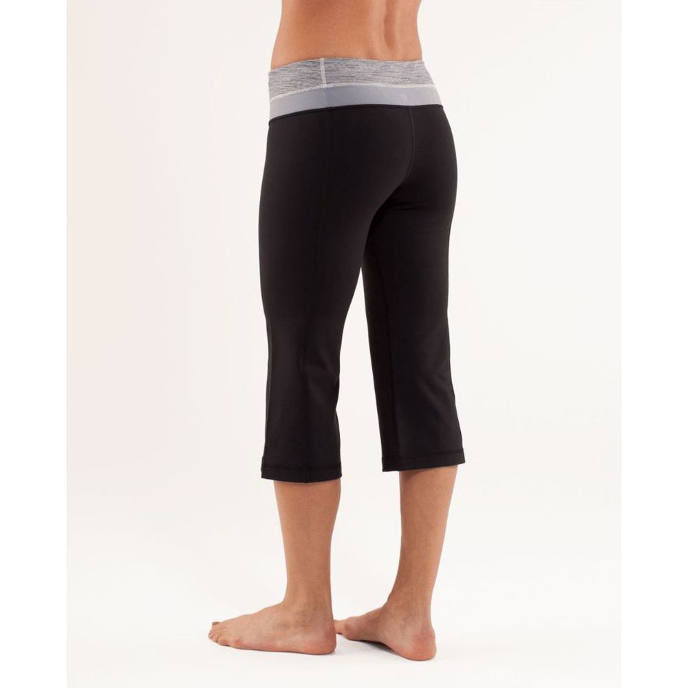 Lululemon Groove Crop Black  / Wee Are From Space Coal Fossil / Fossil Size 4